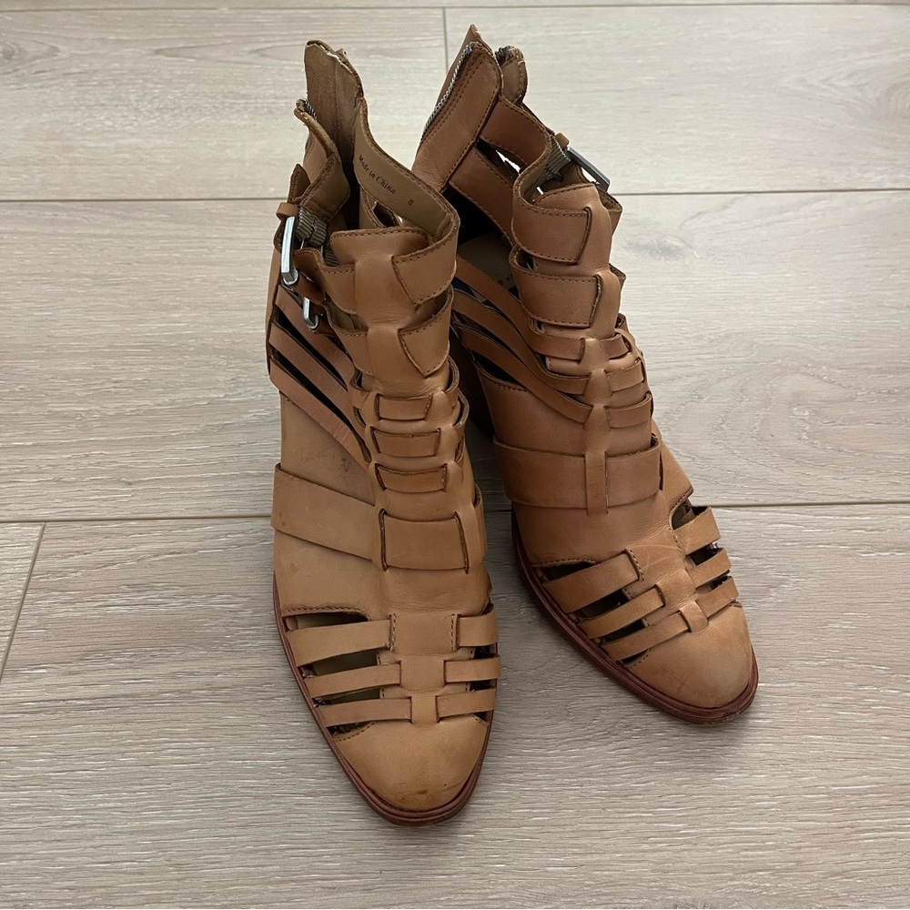 Dolce Vita Helsa Chelsea Ankle Boots Womens Size 8 Brown Leather Booties